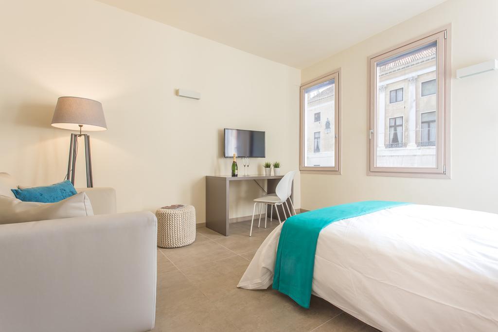 Erik Langer Pedrocchi Suites Padoue Extérieur photo